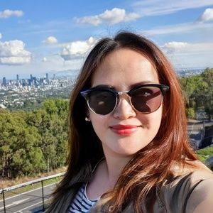 Meet your Posher, Noveliza